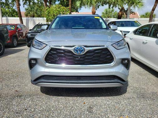 Celestial Silver Metallic 2022 Toyota Highlander Hybrid Platinum