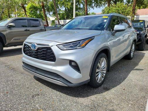 Celestial Silver Metallic 2022 Toyota Highlander Hybrid Platinum