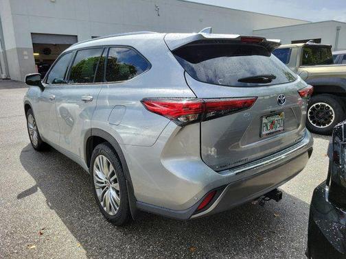 Celestial Silver Metallic 2022 Toyota Highlander Hybrid Platinum