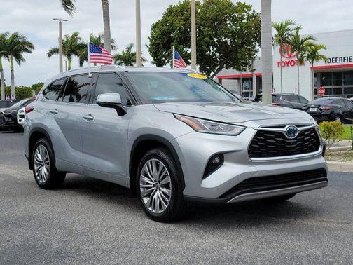 Celestial Silver Metallic 2022 Toyota Highlander Hybrid Platinum