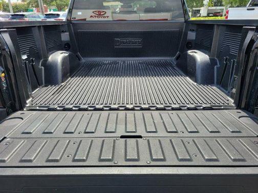 Onyx Black 2025 GMC Sierra 1500 SLT