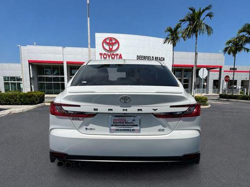 Ice 2025 Toyota Camry SE