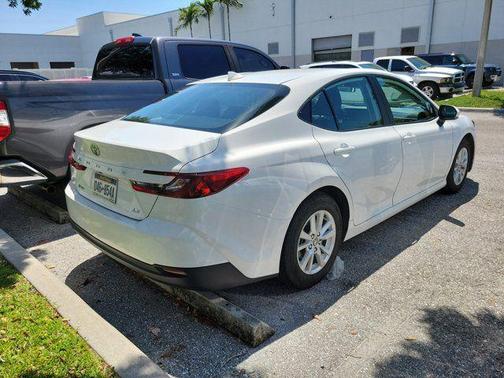 Ice 2025 Toyota Camry LE