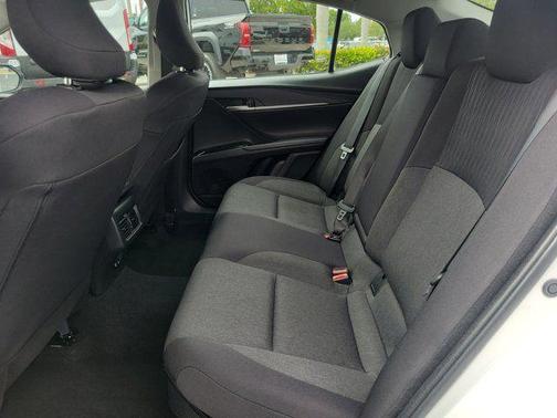 Ice 2025 Toyota Camry LE