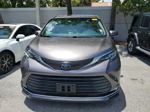 2022 Toyota Sienna XLE 8 Passenger