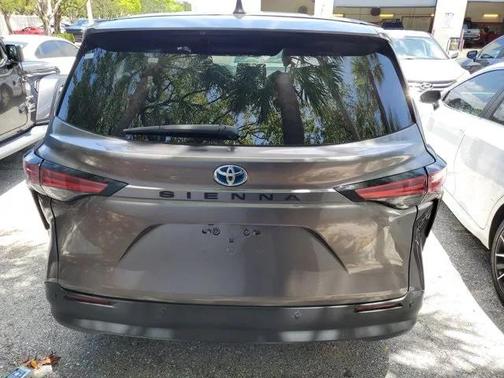 2022 Toyota Sienna XLE 8 Passenger