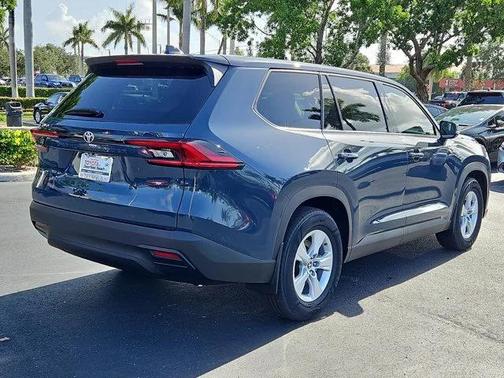 2025 Toyota Highlander LE