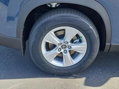 2025 Toyota Highlander LE