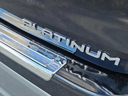 2025 Toyota Highlander Hybrid Platinum