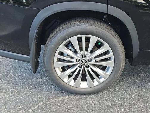 2025 Toyota Highlander Hybrid Platinum