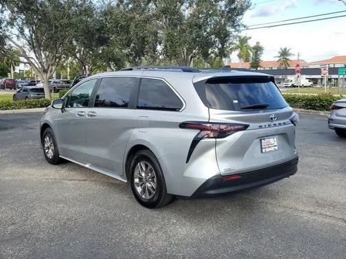 2023 Toyota Sienna XLE
