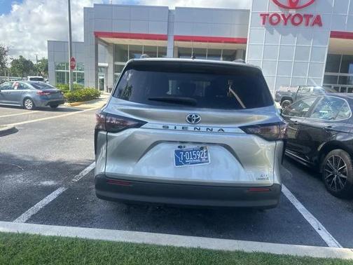 2023 Toyota Sienna XLE