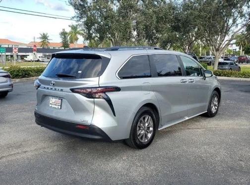 2023 Toyota Sienna XLE