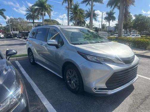 2023 Toyota Sienna XLE