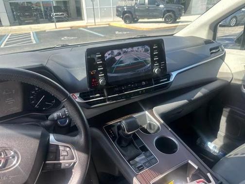 2023 Toyota Sienna XLE
