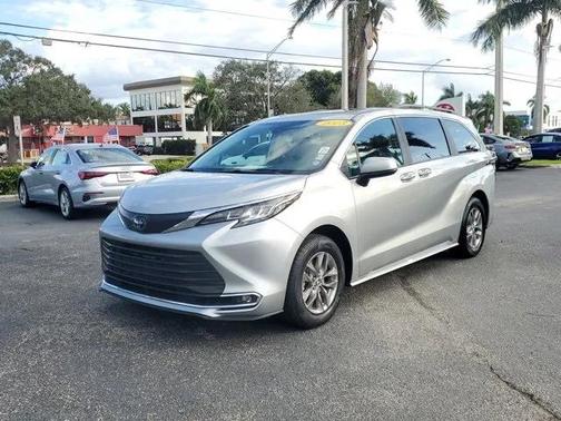 2023 Toyota Sienna XLE