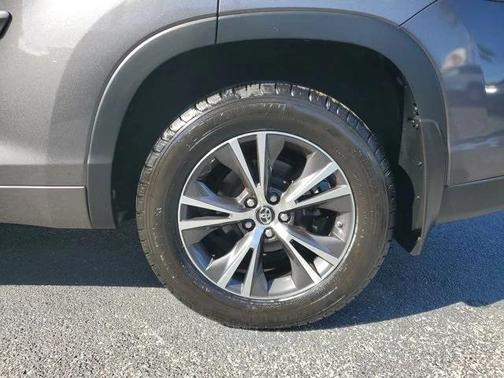 2017 Toyota Highlander LE I4