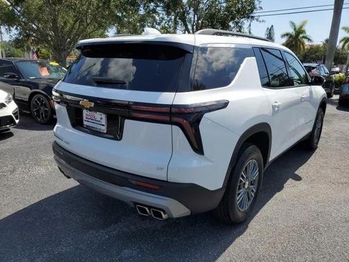 2024 Chevrolet Traverse LT