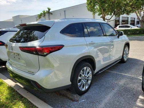 Pearl 2023 Toyota Highlander Limited