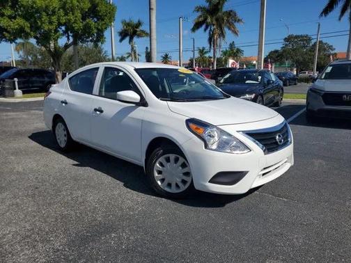 2017 Nissan Versa 1.6 S+