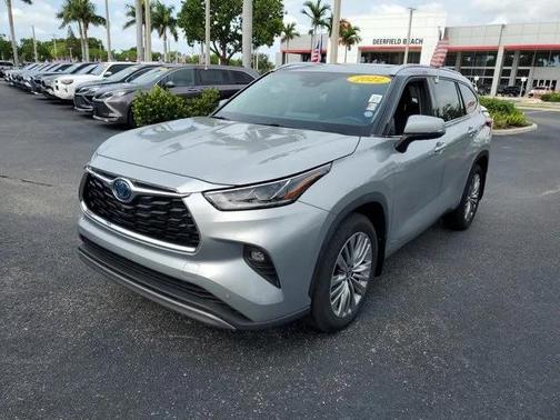 2022 Toyota Highlander Hybrid Platinum