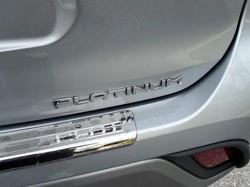 2022 Toyota Highlander Hybrid Platinum