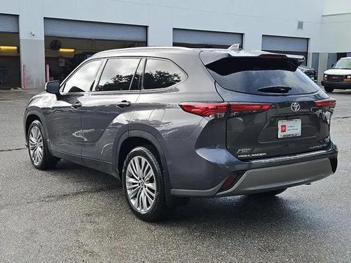 2022 Toyota Highlander Platinum