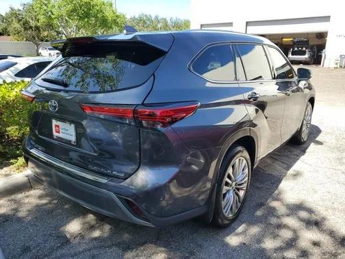 2022 Toyota Highlander Platinum