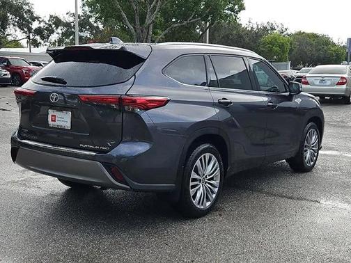 2022 Toyota Highlander Platinum