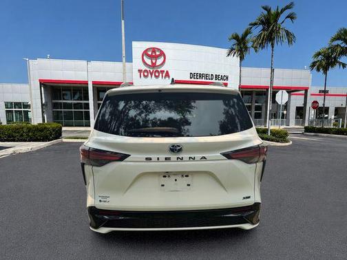 Ice Cap 2025 Toyota Sienna XSE 7 Passenger