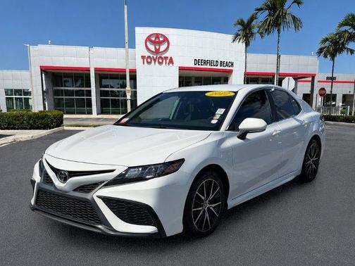 Ice 2023 Toyota Camry SE