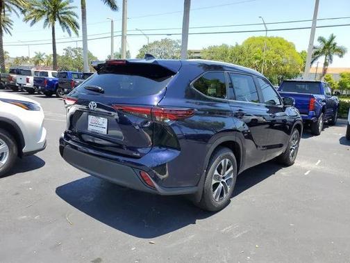 2025 Toyota Highlander XLE