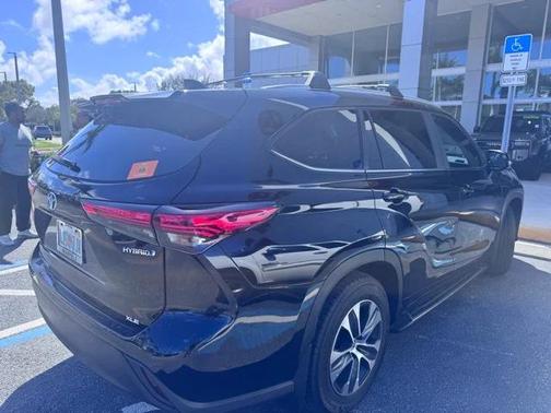 2023 Toyota Highlander Hybrid XLE