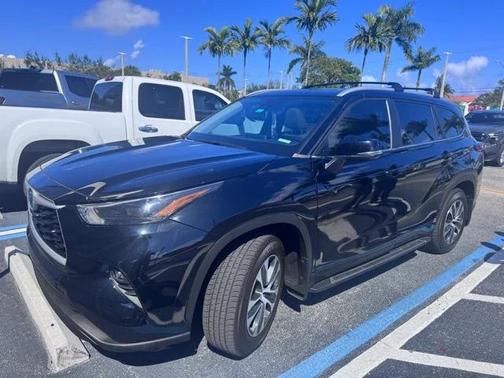 2023 Toyota Highlander Hybrid XLE