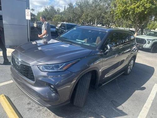 2024 Toyota Highlander Platinum