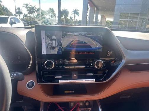 2024 Toyota Highlander Platinum