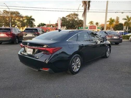 2020 Toyota Avalon Hybrid XLE Plus