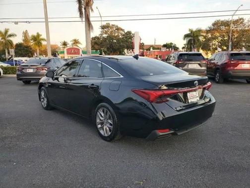 2020 Toyota Avalon Hybrid XLE Plus