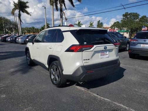 2021 Toyota RAV4 Hybrid XLE Premium