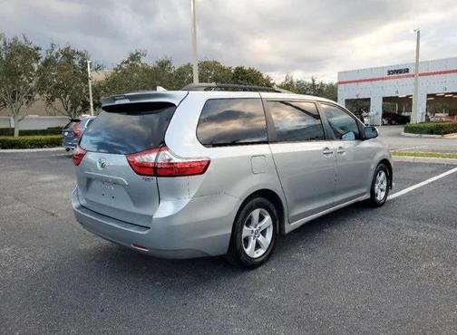 2019 Toyota Sienna LE