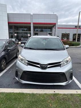 2019 Toyota Sienna LE