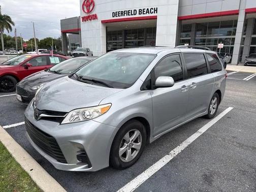 2019 Toyota Sienna LE
