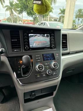 2019 Toyota Sienna LE