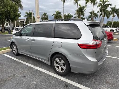 2019 Toyota Sienna LE