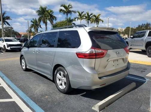 2019 Toyota Sienna LE