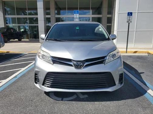 2019 Toyota Sienna LE