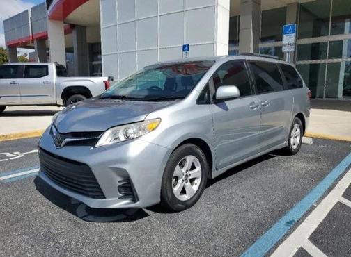 2019 Toyota Sienna LE