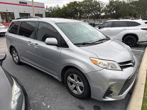 2019 Toyota Sienna LE