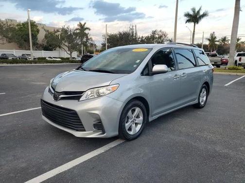 2019 Toyota Sienna LE