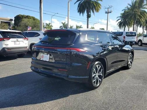 2025 Toyota Crown Signia XLE